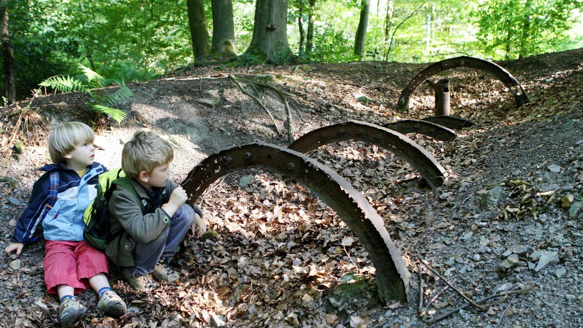 Bergbauspuren: Unterwegs auf dem Bergbauweg bei Hoffnungsthal gibt es vieles zu entdecken und erkunden.