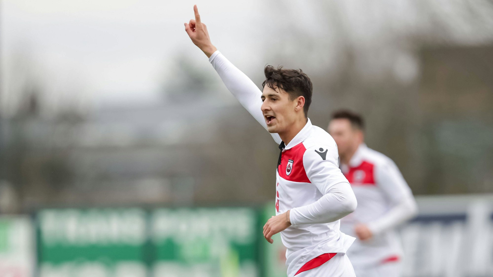 Velbert, Deutschland 04.12.2021: Henri Matter SV Lippstadt Torjubel, jubelt nach seinem Treffer zum 0:1 , bei dem Spiel der Regionalliga West zwischen dem KFC Uerdingen und SV Lippstadt im Stadion Velbert am 04. Dezember 2021 in Velbert. Velbert Stadion Velbert Nordrhein-Westfalen Deutschland *** Velbert, Germany 04 12 2021 Henri Matter SV Lippstadt goal celebration, cheers after scoring 0 1 , during the match of the Regionalliga West between KFC Uerdingen and SV Lippstadt at Stadion Velbert on 04 December 2021 in Velbert Velbert Stadium Velbert North Rhine Westphalia Germany Copyright: xStefanxBrauerx