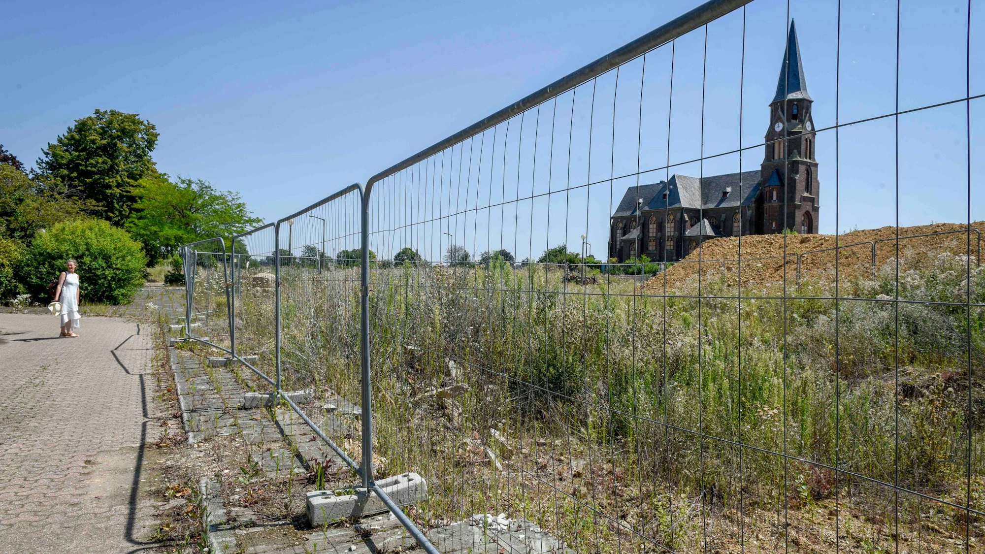 Das Foto zeigt die Kirche in Manheim-alt.
