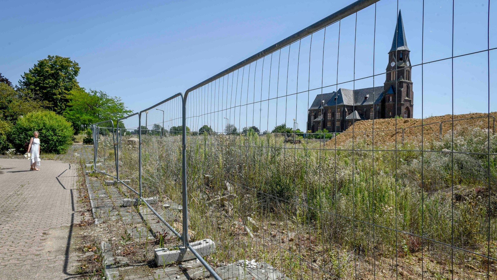 Das Foto zeigt die Kirche in Manheim-alt.