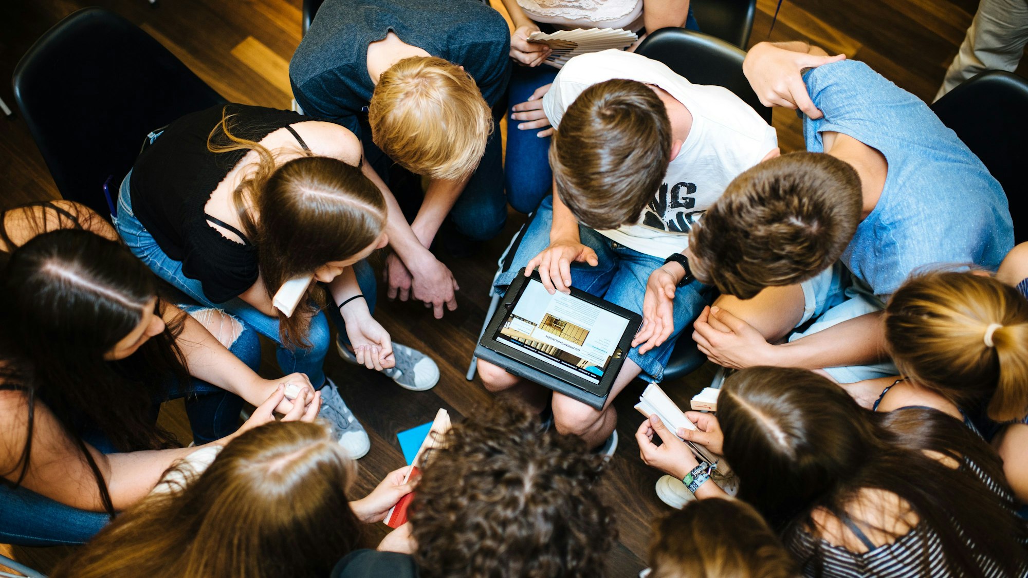 Webbewerb Beim Webbewerb lernen die Schülerinnen und Schüler wie wichtig Teamarbeit und Kooperation ist.