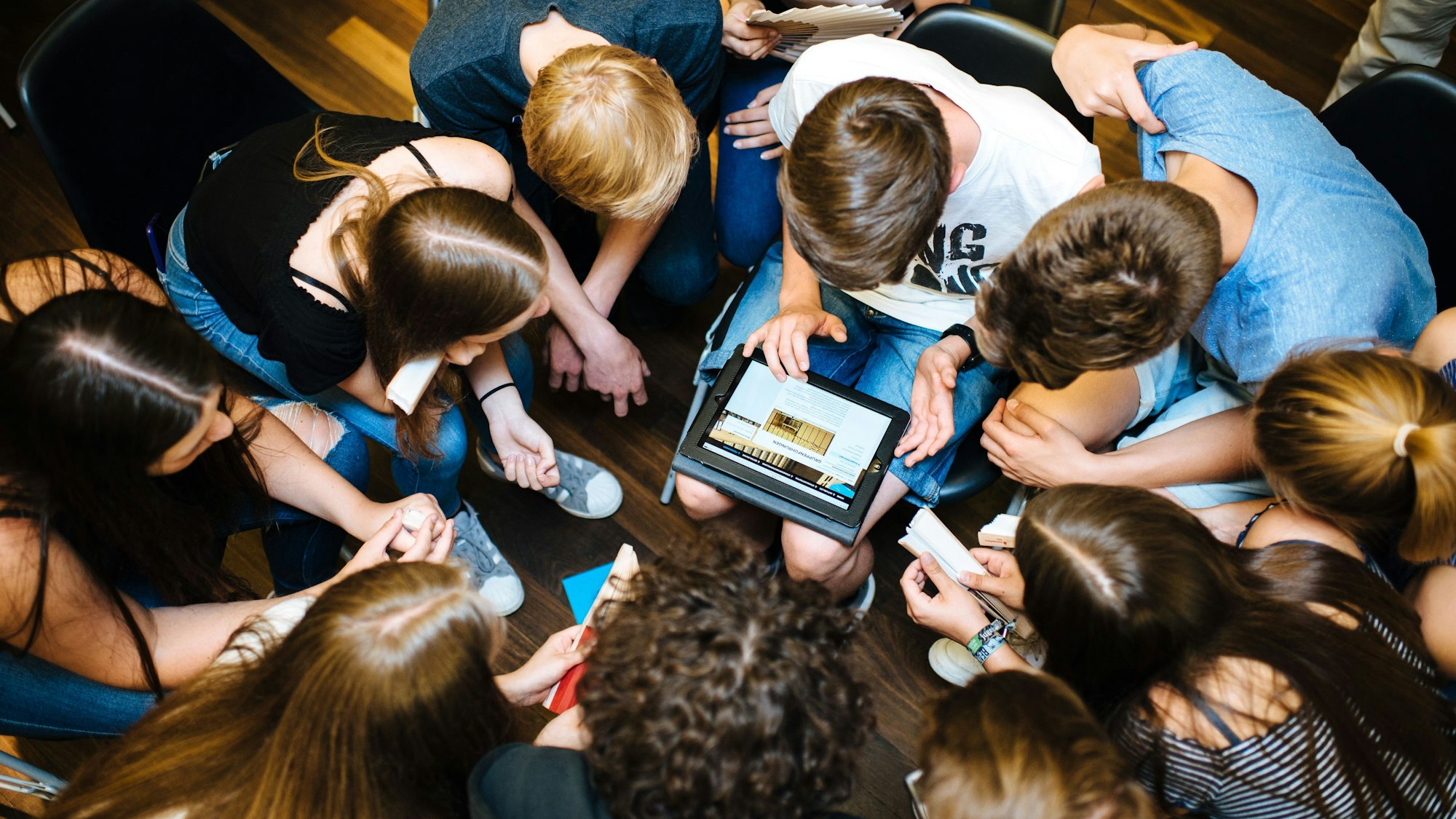 Beim Webbewerb lernen die Schülerinnen und Schüler wie wichtig Teamarbeit und Kooperation ist.