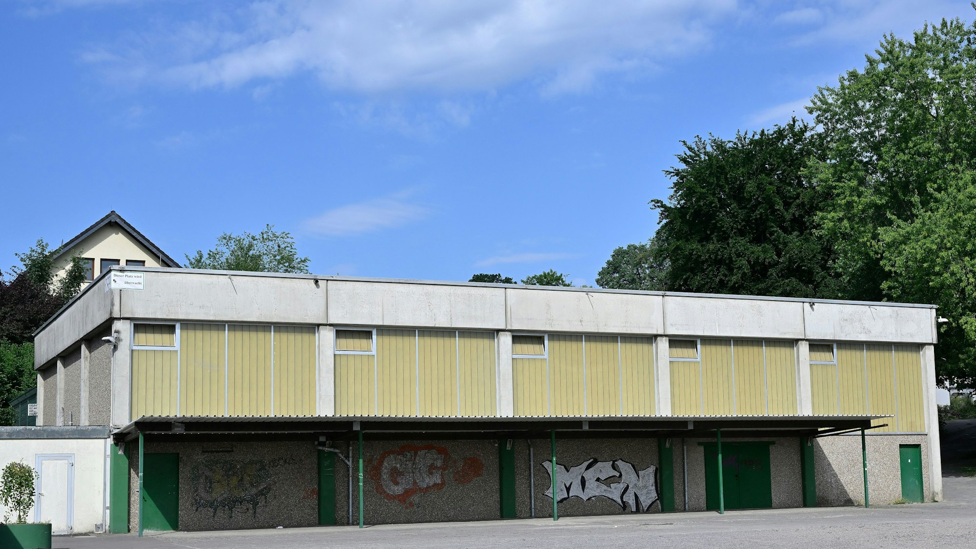 Das Foto zeigt die Sporthalle in Biesfeld.