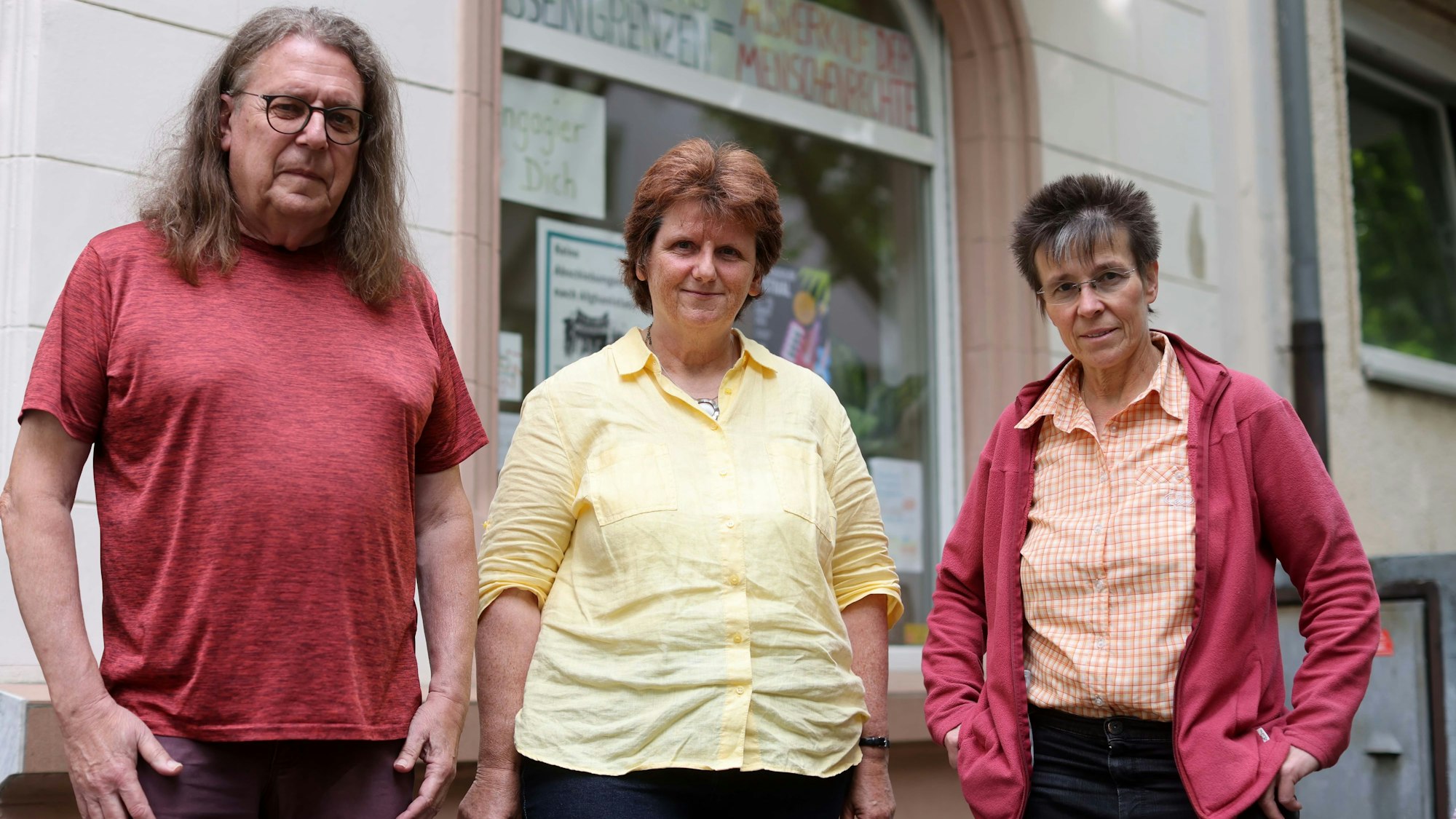 Beharrlich, kooperativ und gerne auch mal unbequem: Klaus Roth, Angelika Wuttke und Marianne Arndt (v.l.) haben sich einen festen Platz in Entscheidungsgremien der Stadt erkämpft. Alle drei stehen nebeneinander und blicken so freundlich wie entschieden.