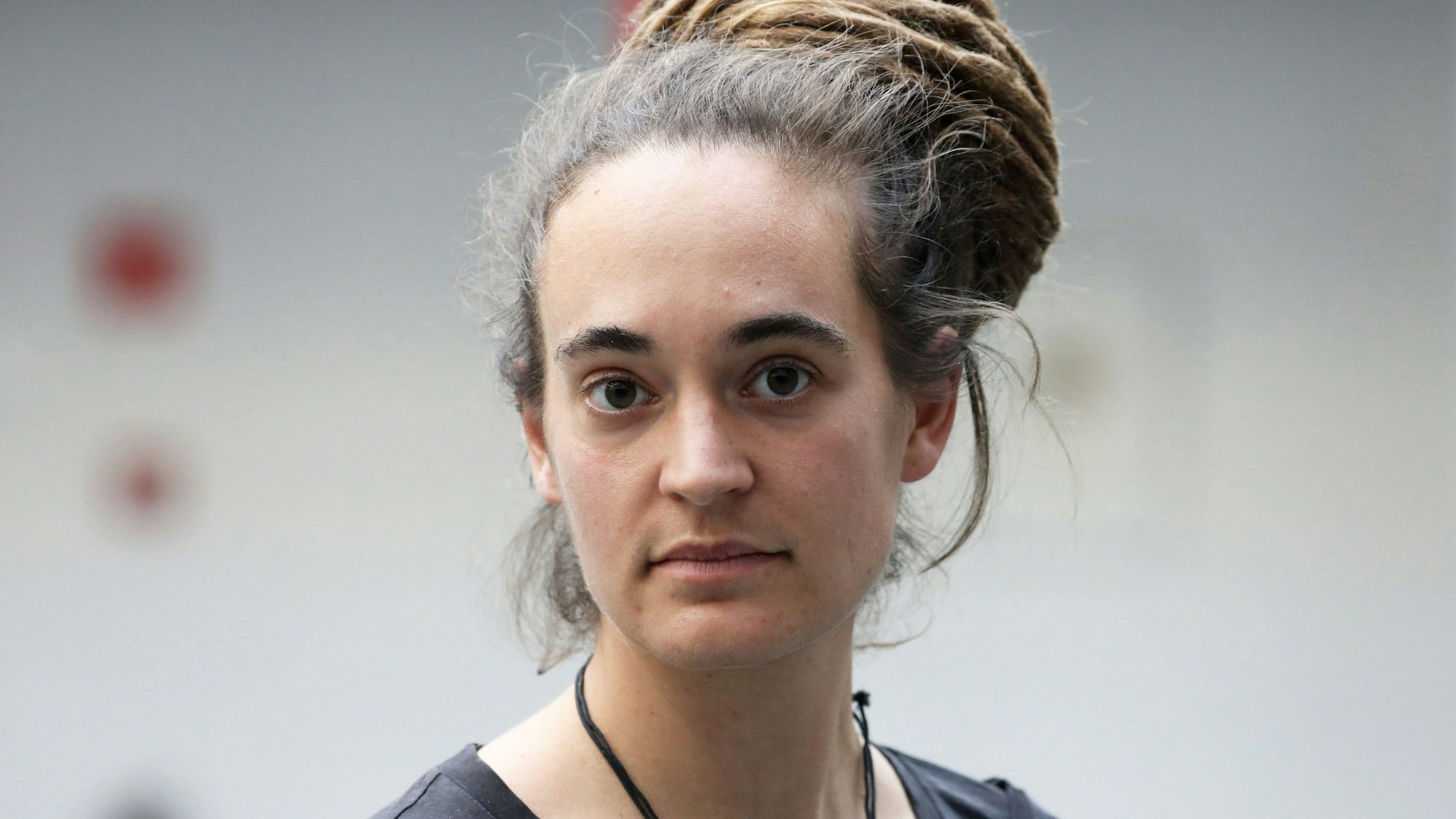 ARCHIV - 19.10.2020, Nordrhein-Westfalen, Köln: Carola Rackete steht vor einer Preisverleihung im Rathaus. (zu dpa "Bericht: Linke will Kapitänin Carola Rackete für die Europawahl") Foto: Oliver Berg/dpa +++ dpa-Bildfunk +++