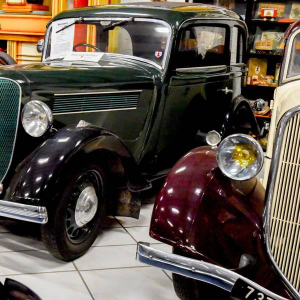 Ein Oldtimer im Rosengart-Museum