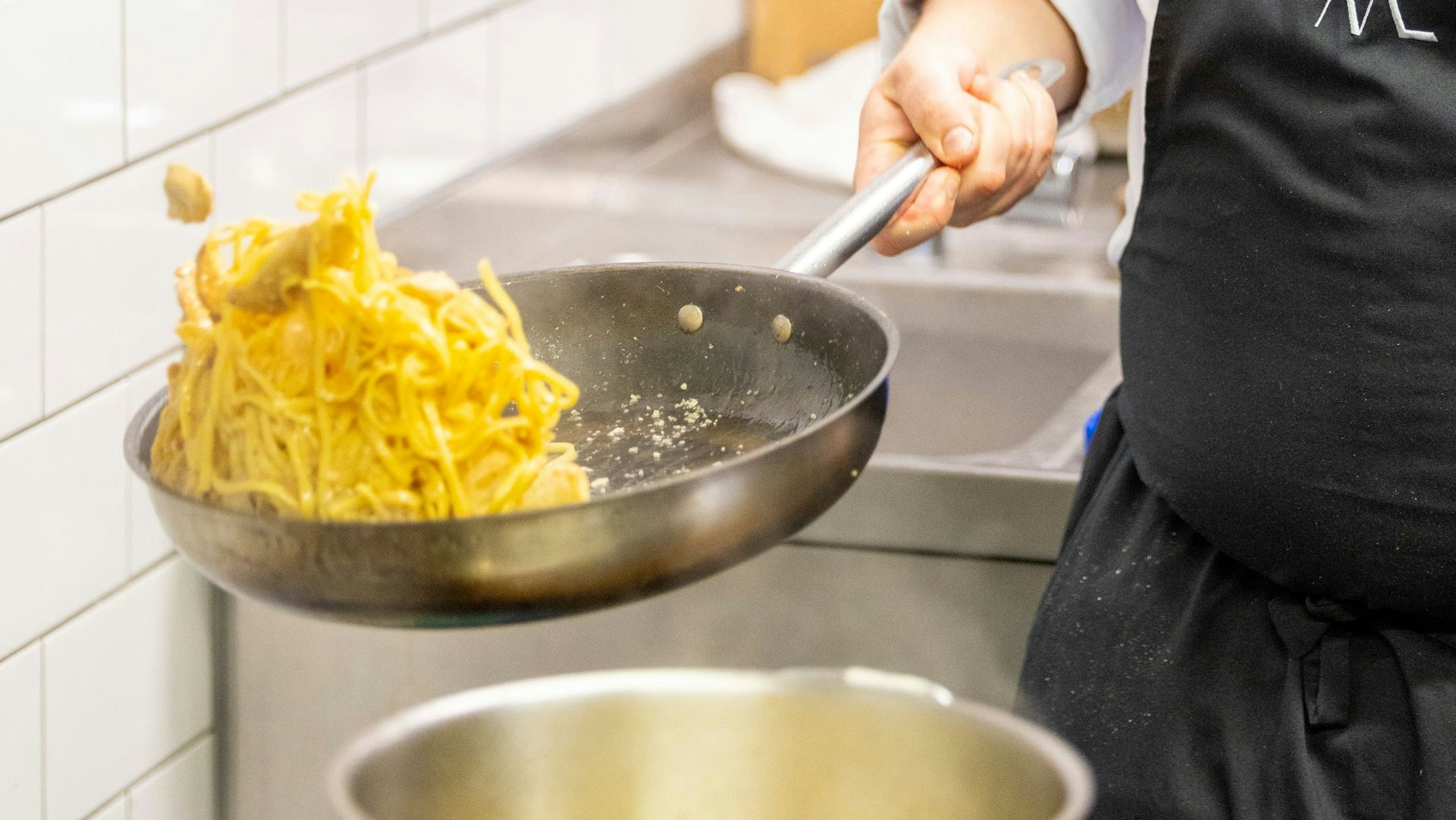Die Zubereitung der Pasta.