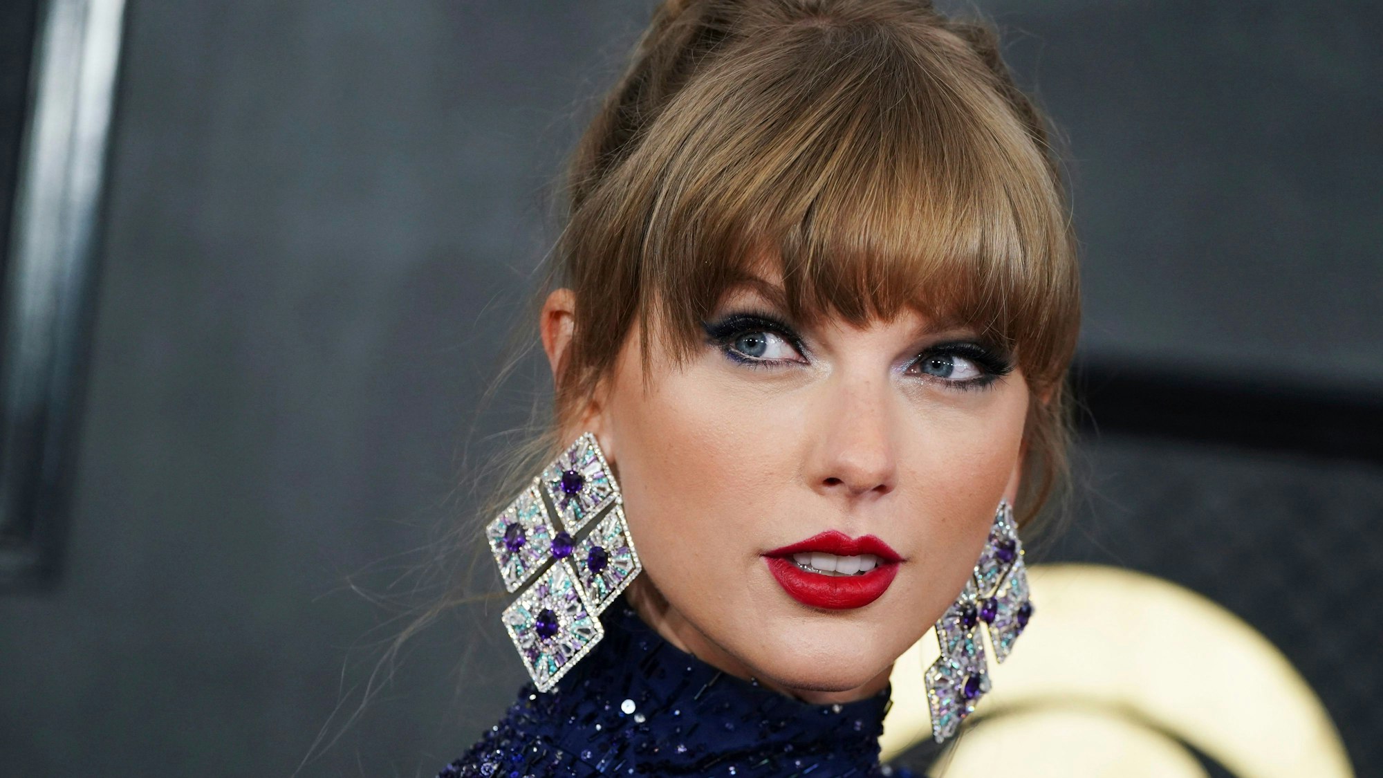 Taylor Swift kommt bei der 65. jährlichen Grammy-Verleihung am 5. Februar 2023 in Los Angeles an.