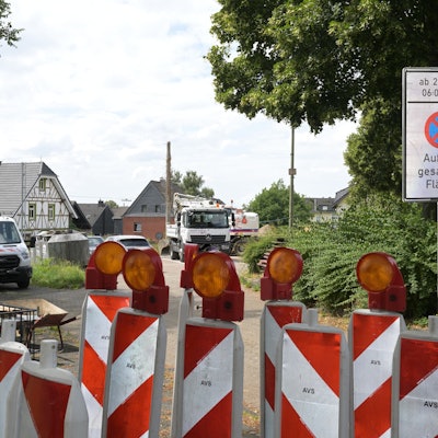 Absperrungen, Baken, Baufahrzeuge: Die Baustelle Heiligenhaus