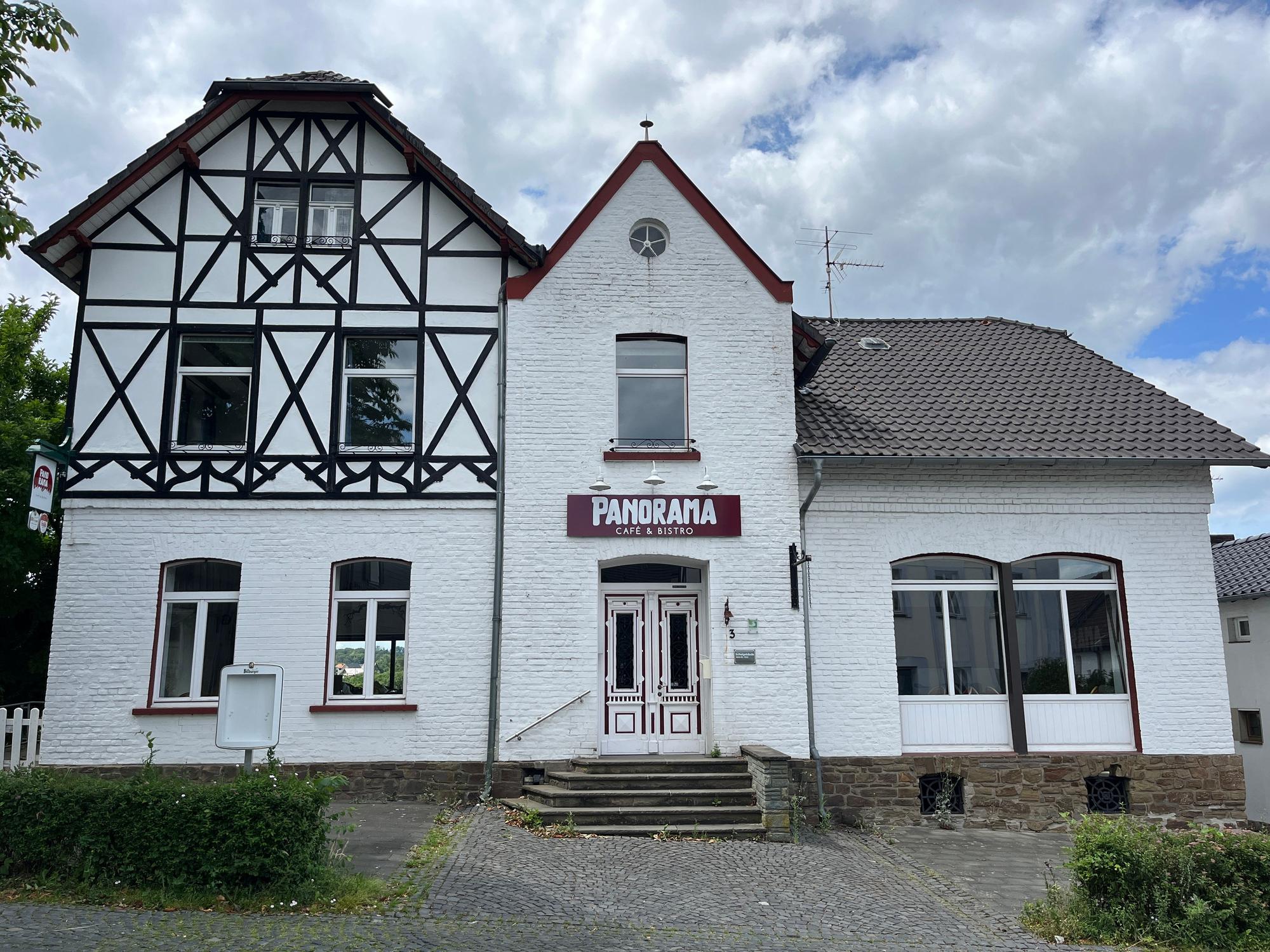 „Die alte Schule“ wird Café bleiben und als Bistro auch stärkende Angebote für Wanderer und Radfahrer machen.