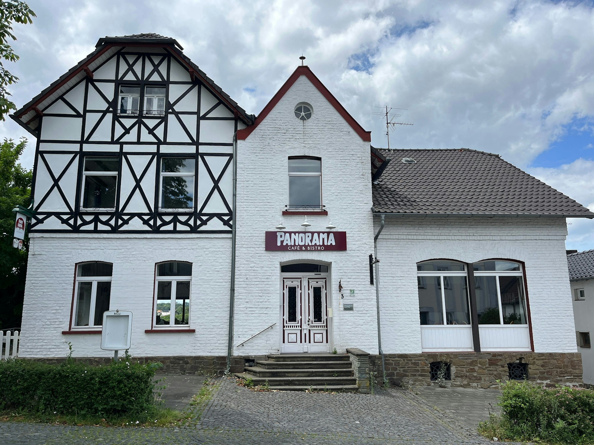 „Die alte Schule“ wird Café bleiben und als Bistro auch stärkende Angebote für Wanderer und Radfahrer machen.