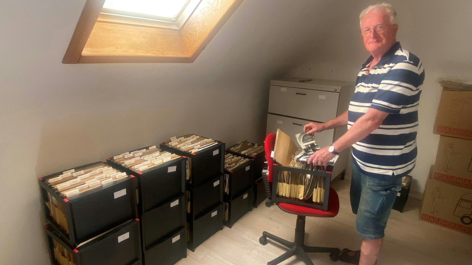 Hat das ehemalige Archiv des KStA in Porz sortiert: Henning Schützendorf.