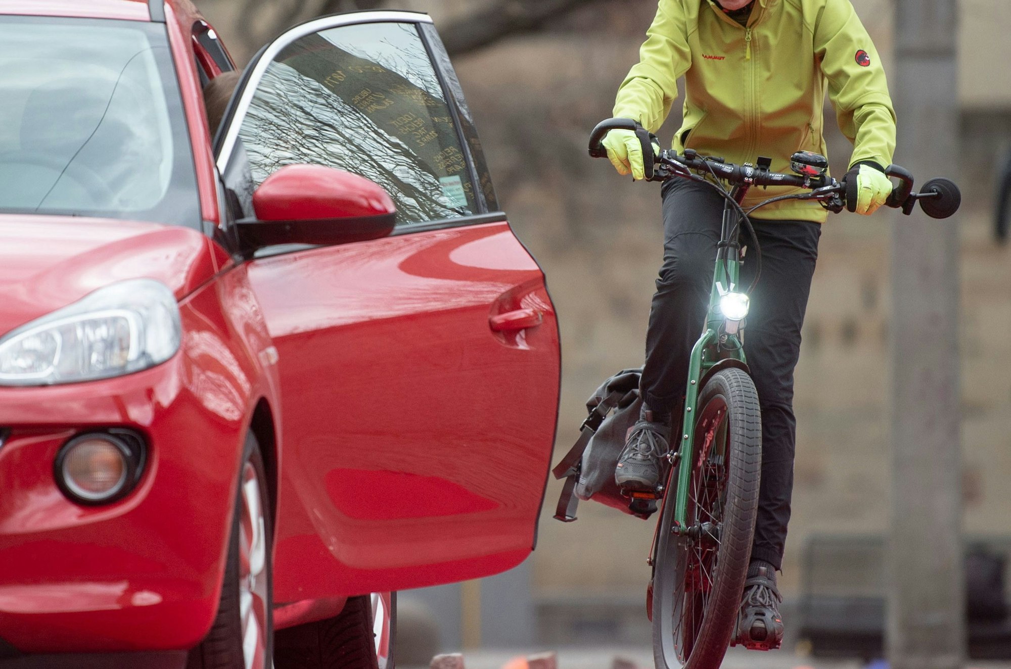 Radfahrer schimpfen auf Autofahrer und umgekehrt.