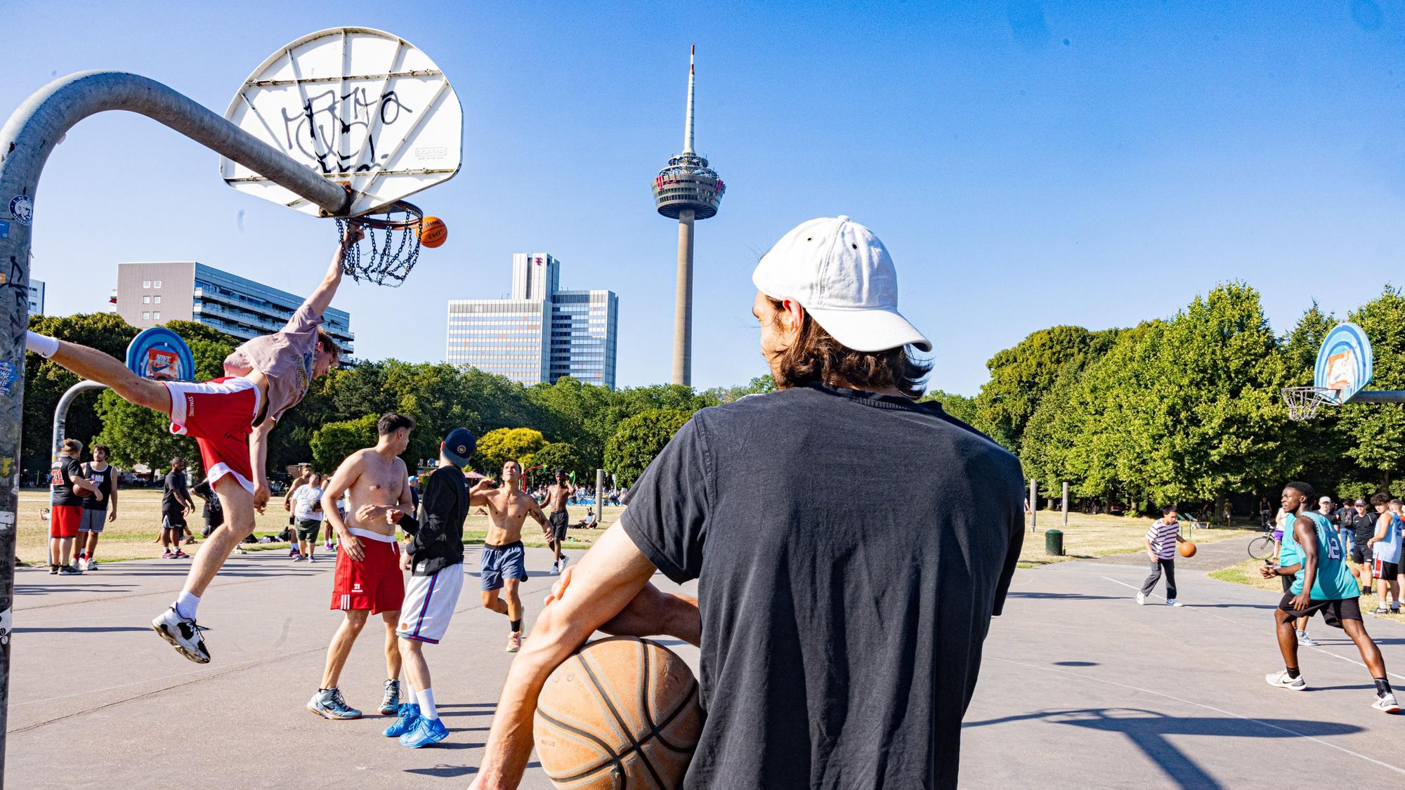 Der Nike-Court im Grüngürtel ist ein beliebter Treffpunkt der Basketballer.