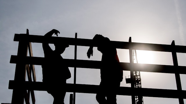 Speziell im Handwerk kann es mittags richtig heiß werden. Aber eine lange Mittagspause würde viele Abläufe durcheinander bringen.