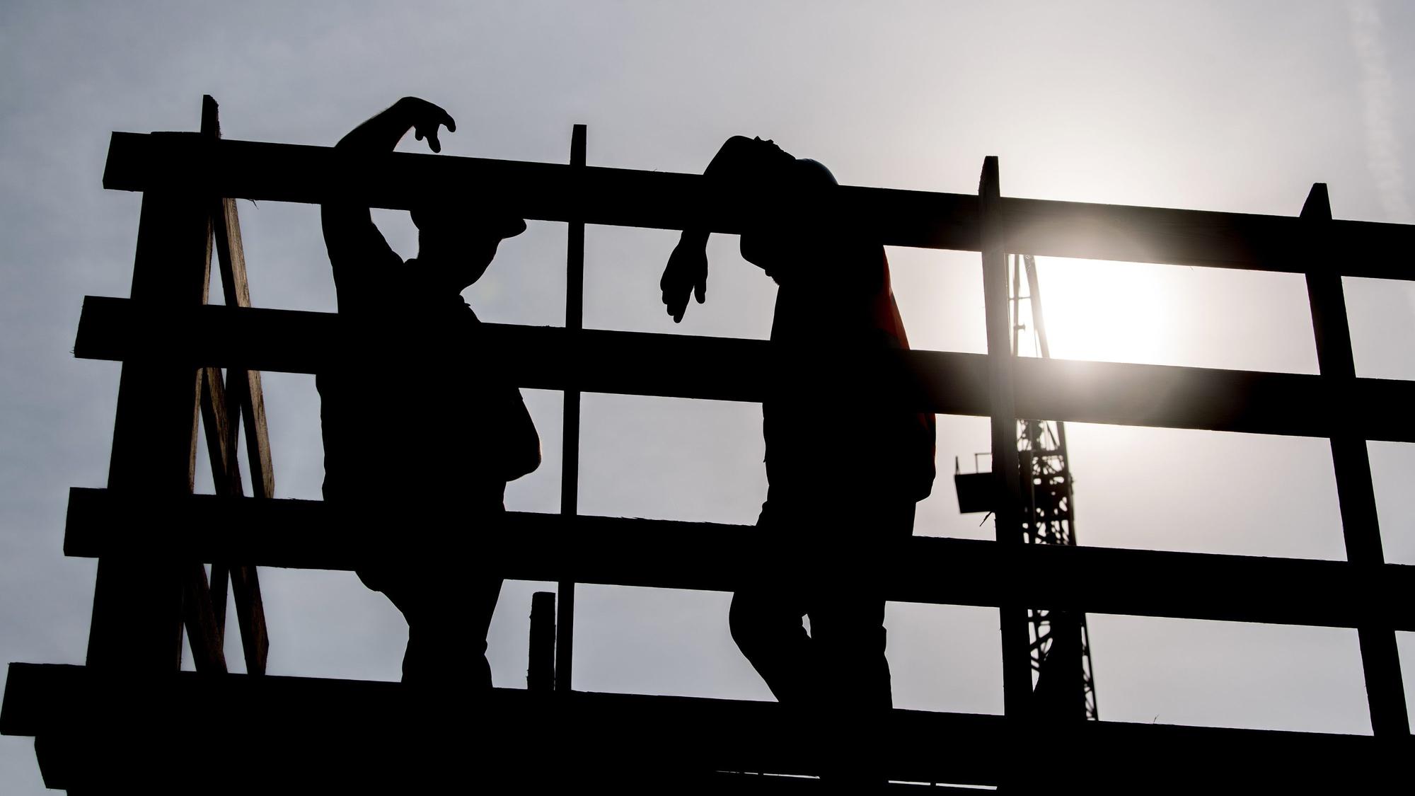 Speziell im Handwerk kann es mittags richtig heiß werden. Aber eine lange Mittagspause würde viele Abläufe durcheinander bringen.