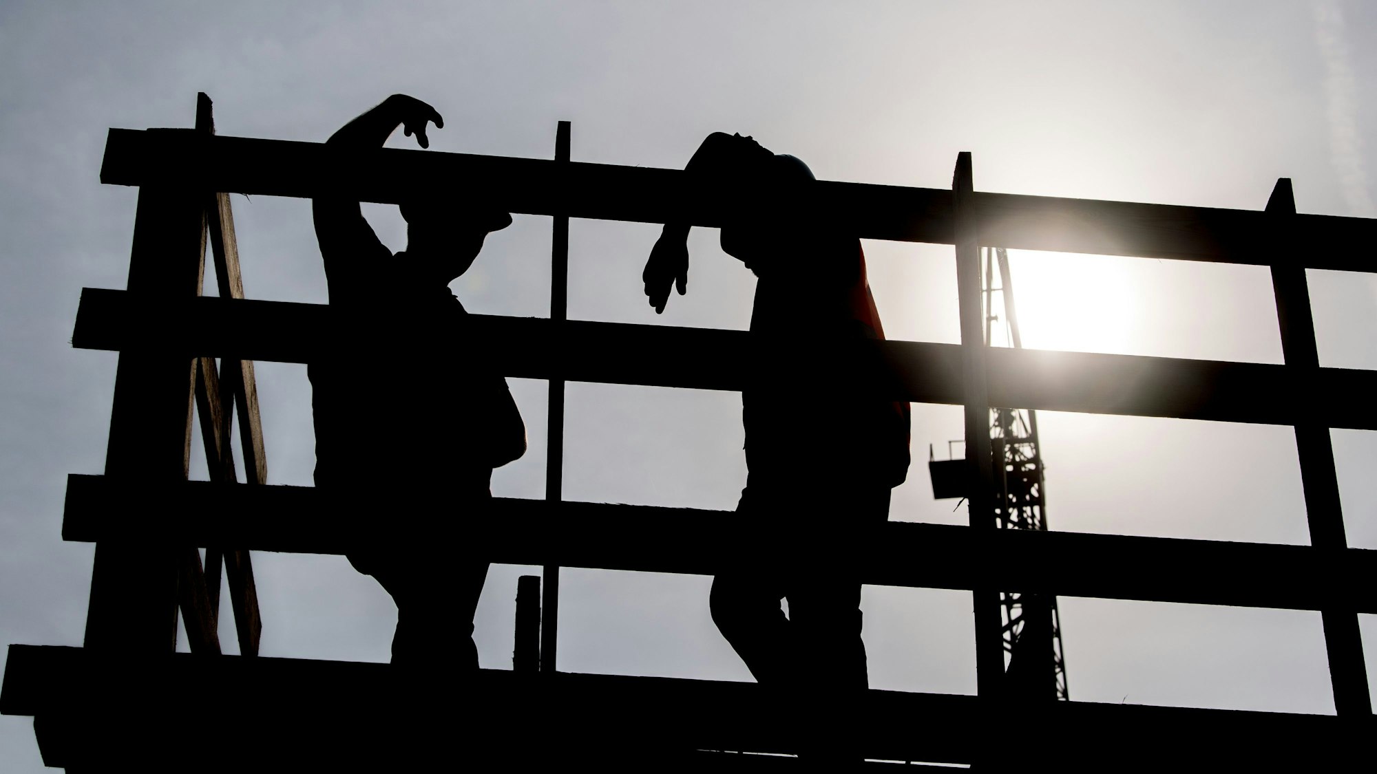 Speziell im Handwerk kann es mittags richtig heiß werden. Aber eine lange Mittagspause würde viele Abläufe durcheinander bringen.