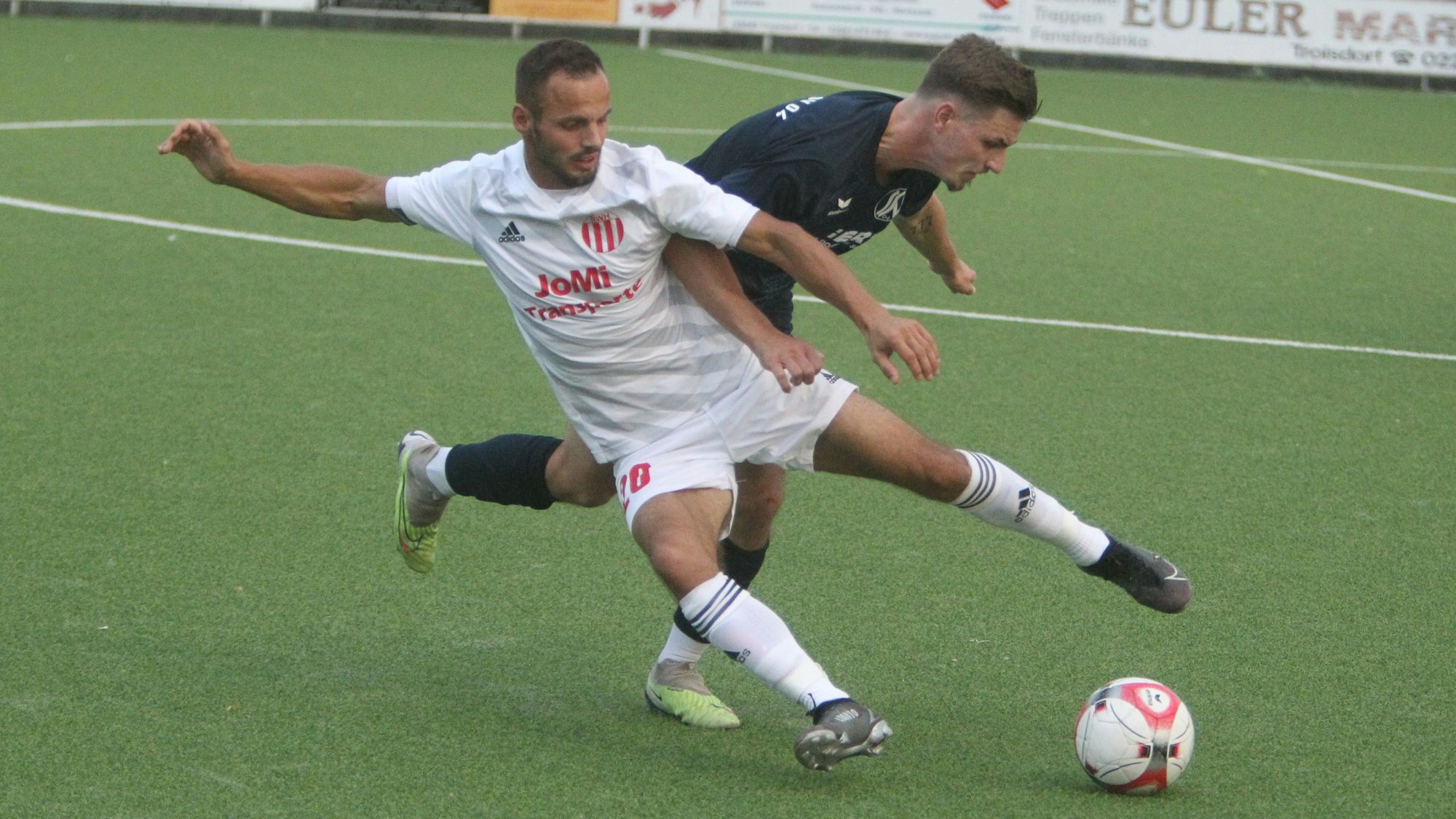 Edon Klinaku (vorne) von RW Hütte