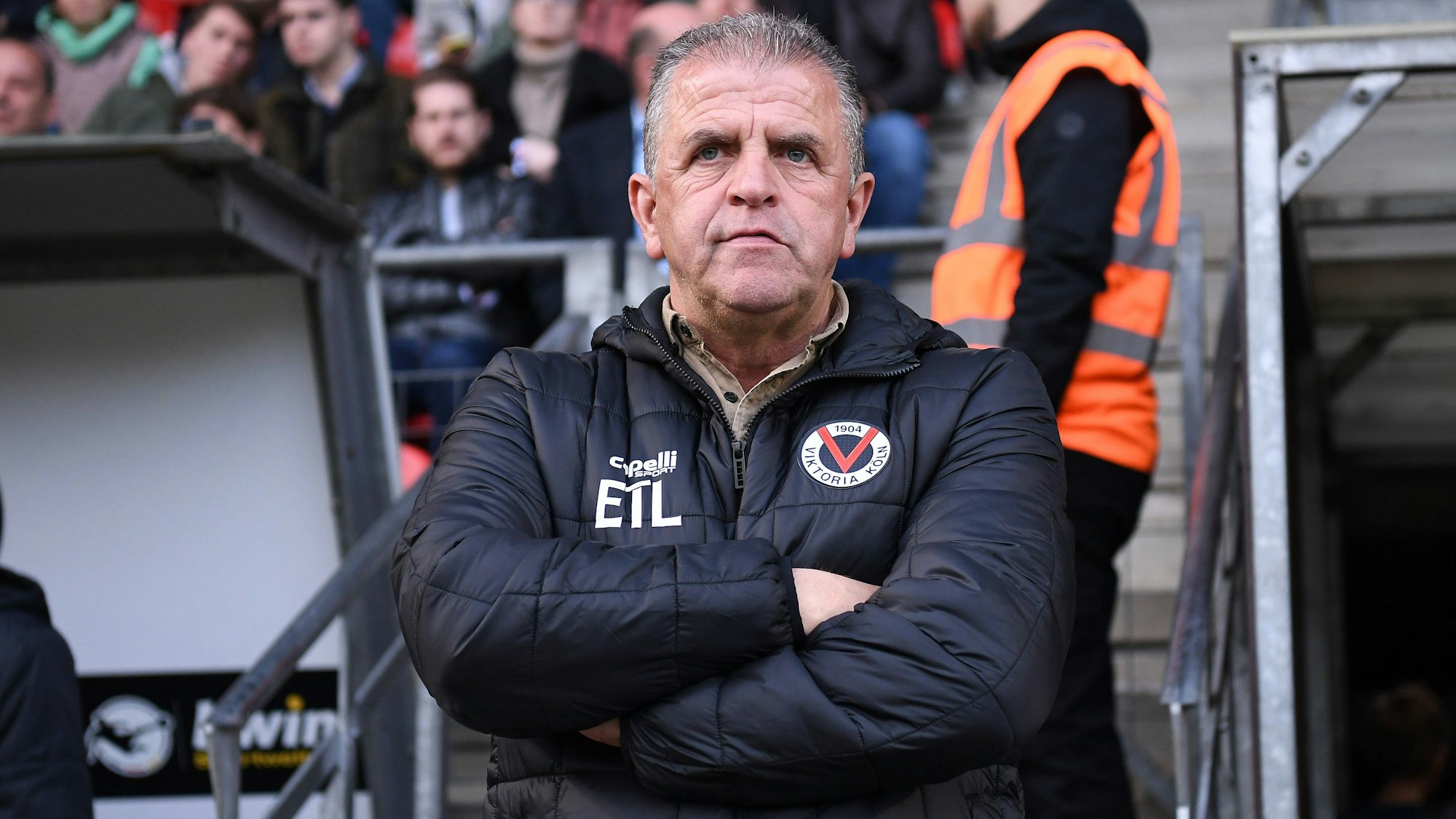 Fußball 3. Liga 32. Spieltag Viktoria Köln - MSV Duisburg am 17.04.2023 im Sportpark Höhenberg in Köln Franz Wunderlich  Sportvorstand Köln  DFB regulations prohibit any use of photographs as image sequences and/or quasi-video. *** Soccer 3 Liga 32 Matchday Viktoria Cologne MSV Duisburg on 17 04 2023 at Sportpark Höhenberg in Cologne Franz Wunderlich Sportvorstand Cologne DFB regulations prohibit any use of photographs as image sequences and or quasi video xHDx