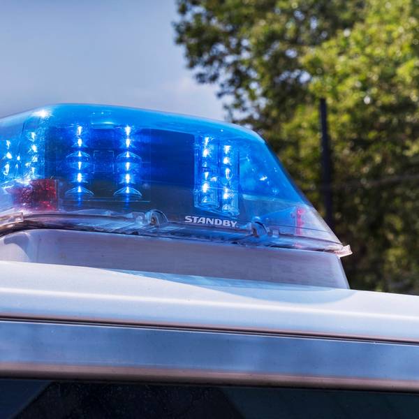 Blaulicht an einem Polizeiwagen.