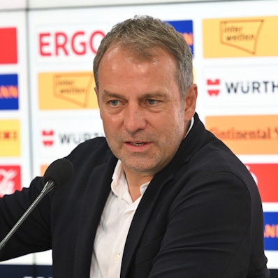 Deutschlands Bundestrainer Hansi Flick spricht auf der Pressekonferenz nach dem Spiel.