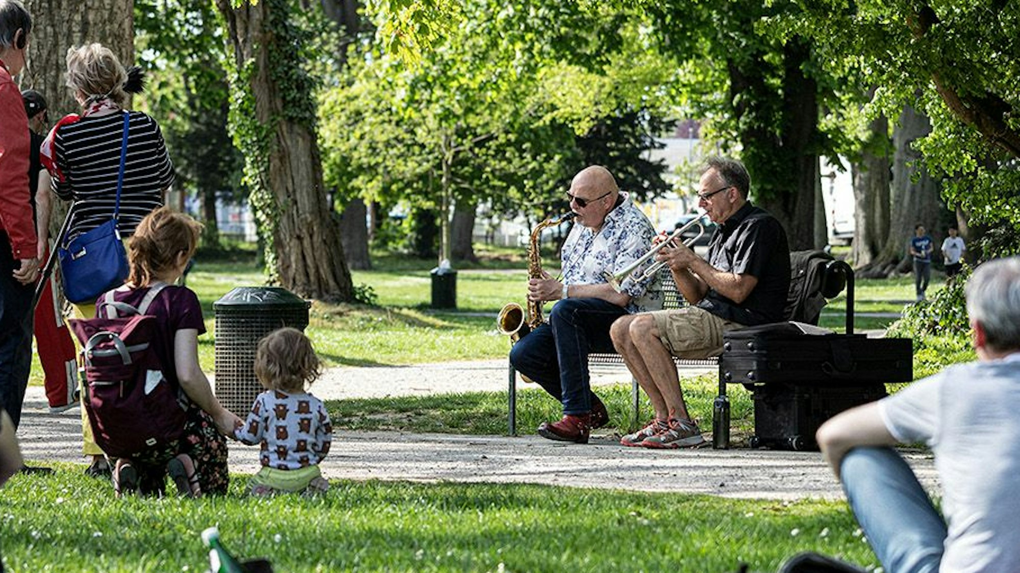 Bernd Delbrügge und Ebasa Pallada bei einem ihrer Parkkonzerte im Rochuspark.