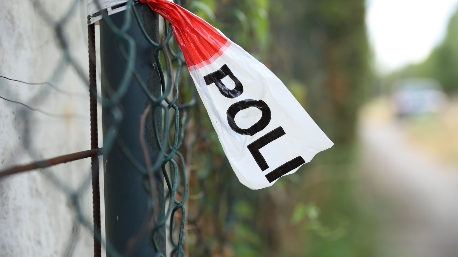 20.07.2023
Köln:
Symbolbild
Polizeiabsperrband an Zaun
Foto:Martina Goyert