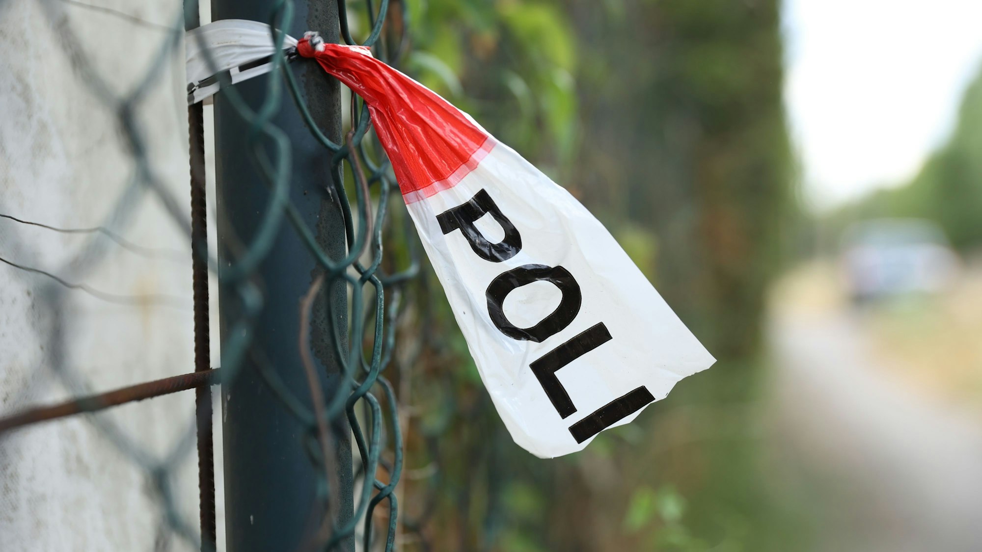Symbolbild
Polizeiabsperrband an Zaun