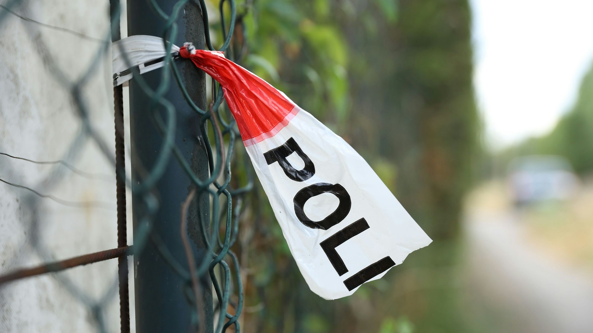 20.07.2023
Köln:
Symbolbild
Polizeiabsperrband an Zaun
Foto:Martina Goyert