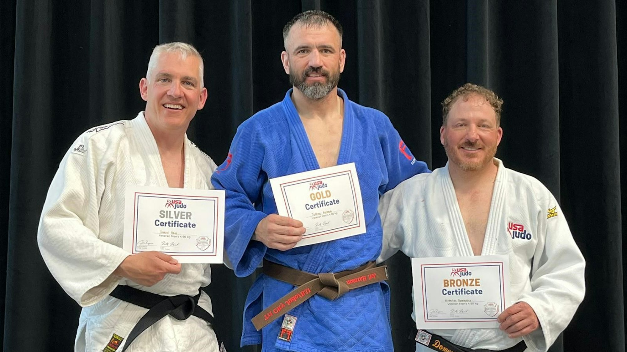 Das Foto zeigt Daniel Haas mit einer Urkunde für seinen zweite Platz bei den USA Judo Nationals in Spokane, Washington.