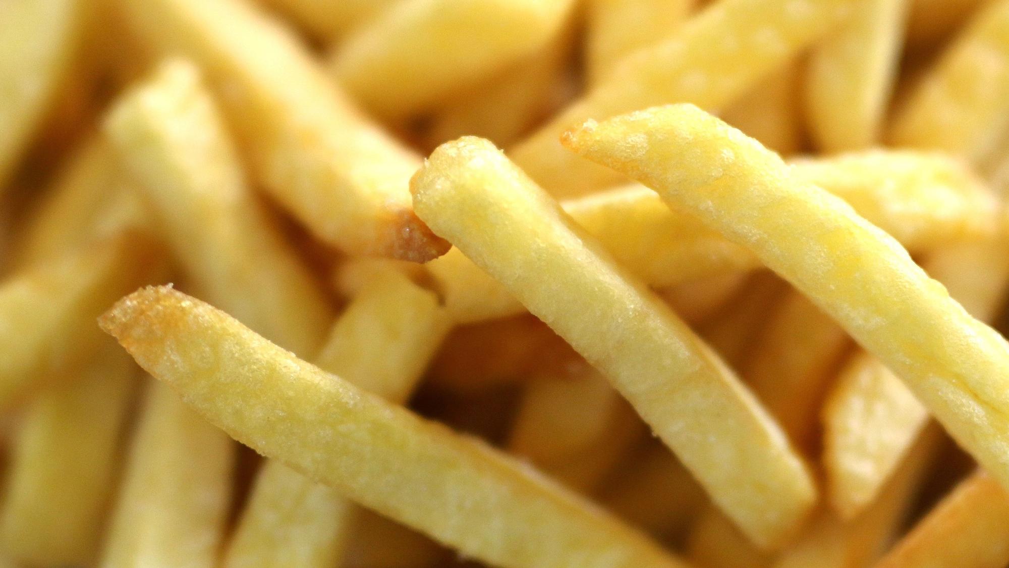 Pommes Frites in Großaufnahme.
