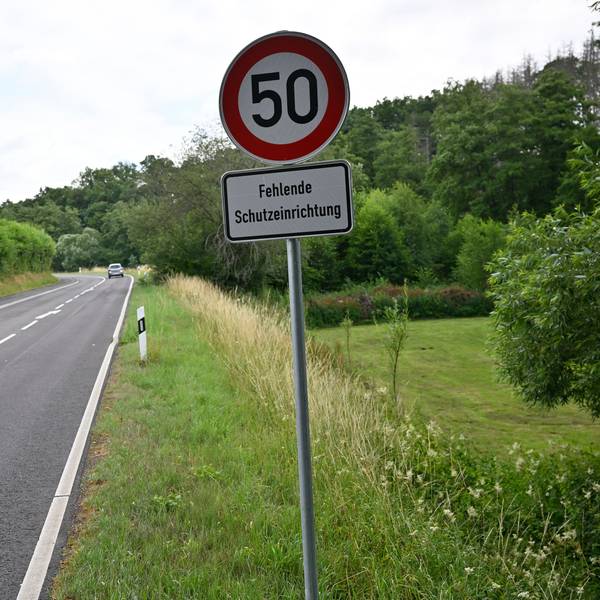 An der Dürschtalstraße steht ein Tempo-50-Schild.