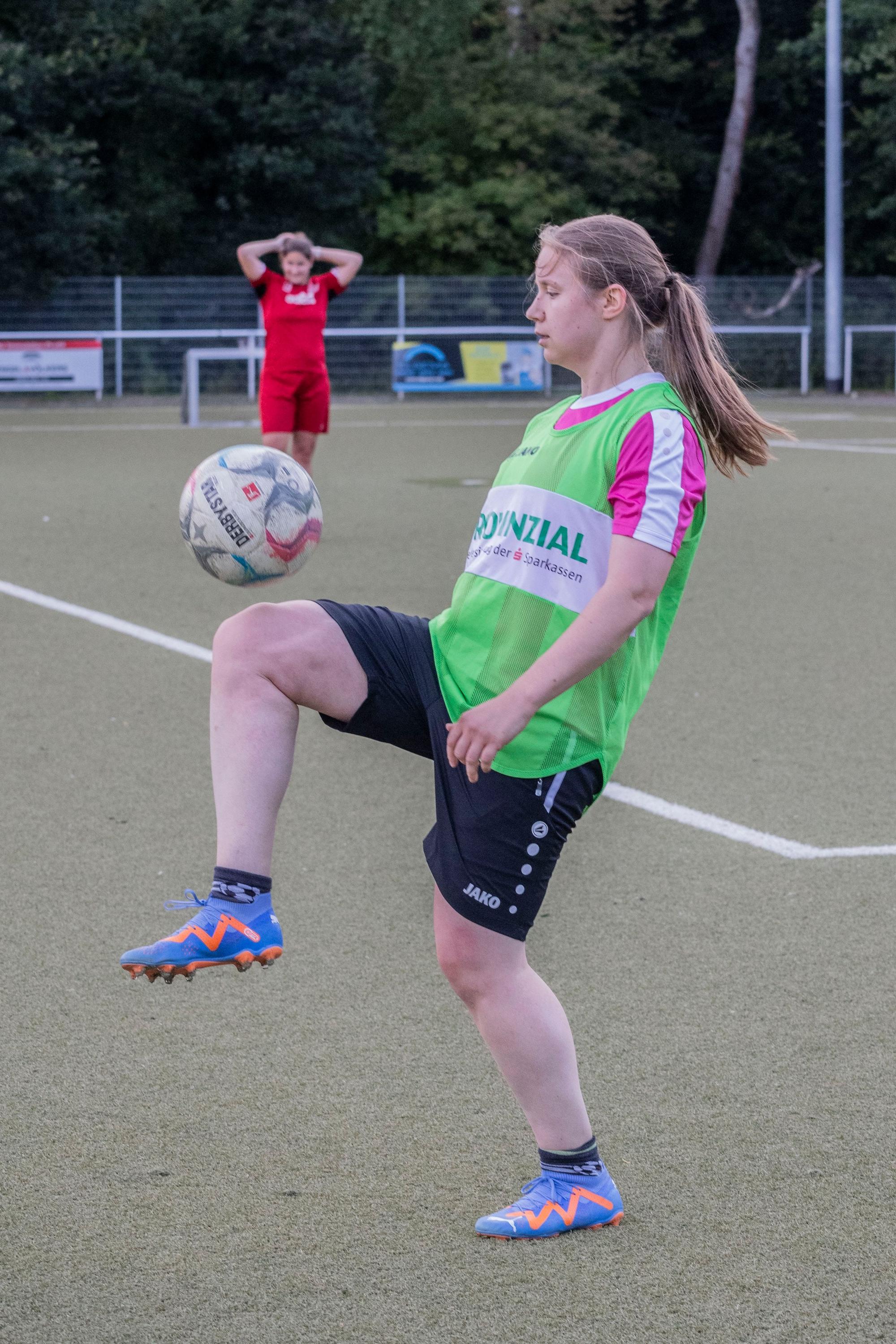 Den Ball in der Luft zu halten, gehört mit zu den Grundanforderungen.