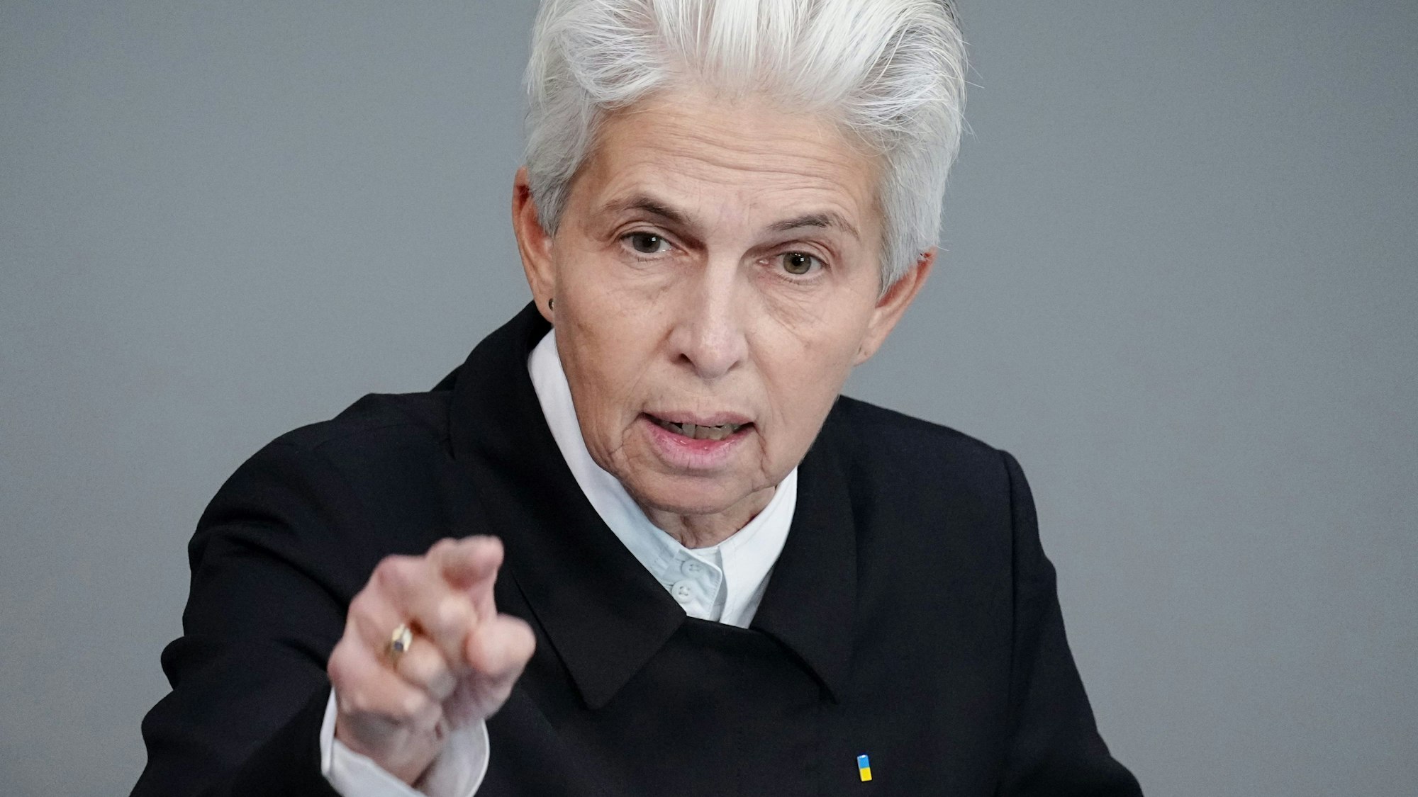 ARCHIV - 22.09.2022, Berlin: Marie-Agnes Strack-Zimmermann (FDP), Vorsitzende des Verteidigungsausschusses im Bundestag, spricht bei der Sitzung des Bundestags.