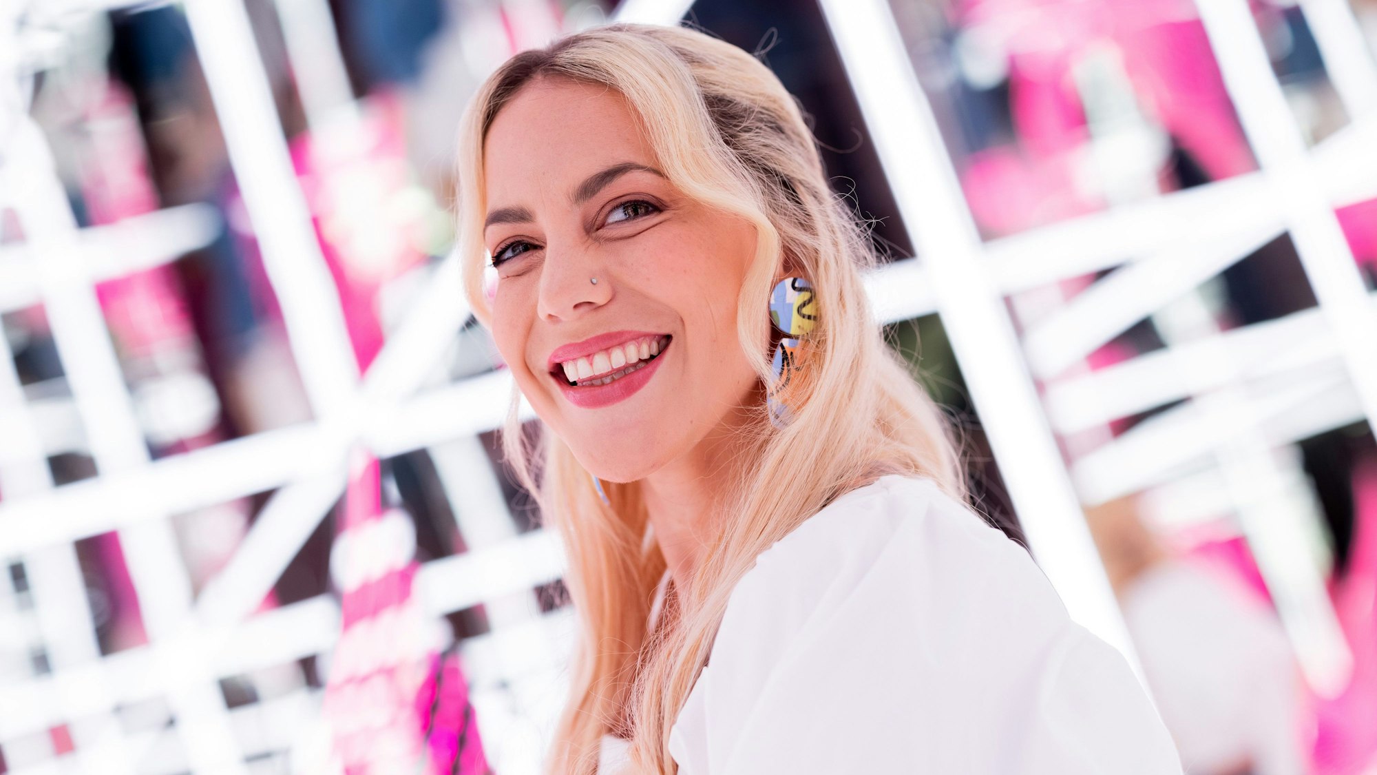 ARCHIV - 16.08.2021, Nordrhein-Westfalen, Köln: LaFee (bürgerlich: Christina Klein), Sängerin, aufgenommen im Supercandy Pop-Up Museum.