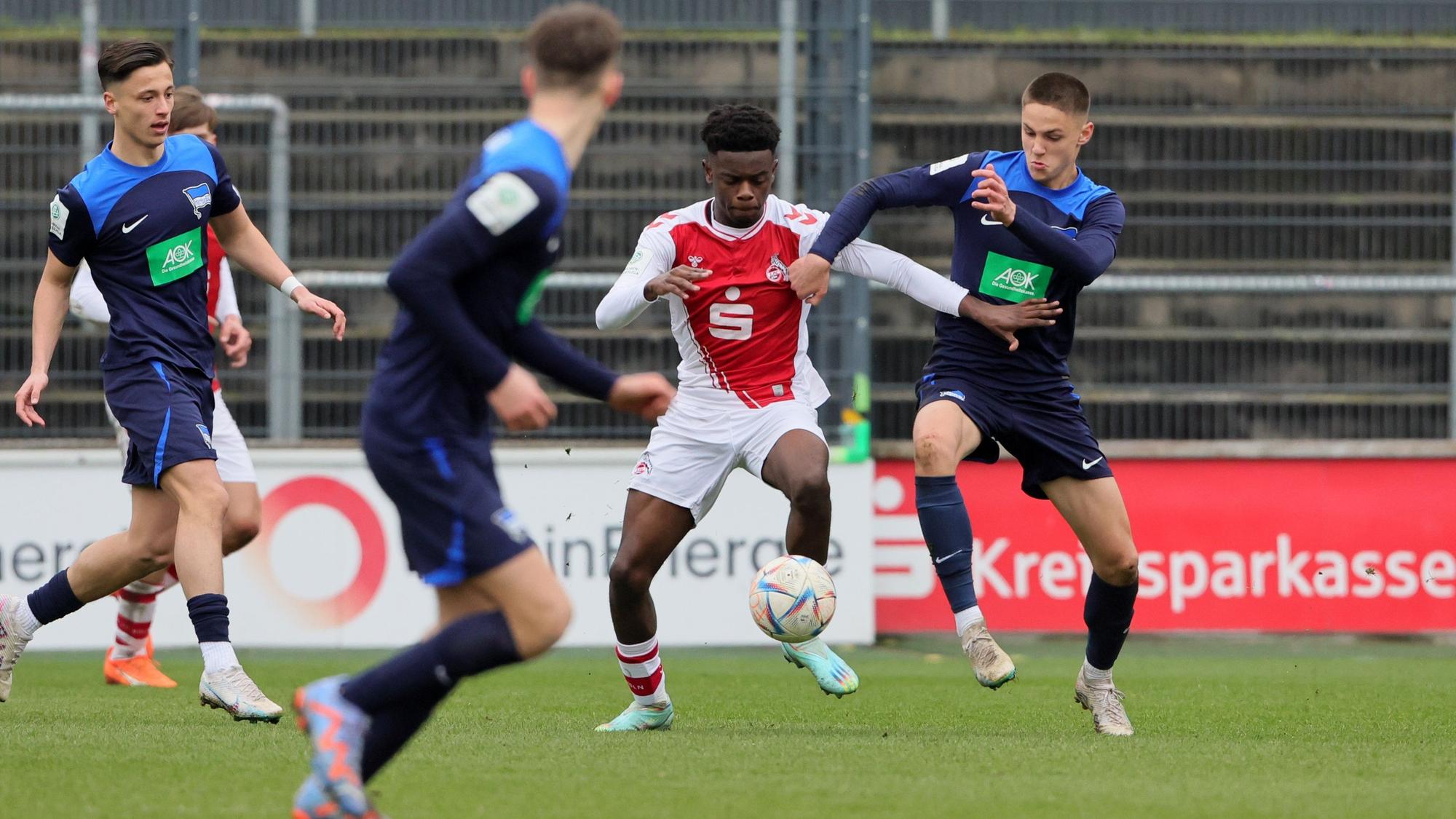 1.FC Köln U19 vs. Hertha BSC Berlin U19, DFB Pokal Halbfinale, 2. von rechts: Aaron Bayakala (1. FC Köln), 03.04.2023, Bild: Herbert Bucco