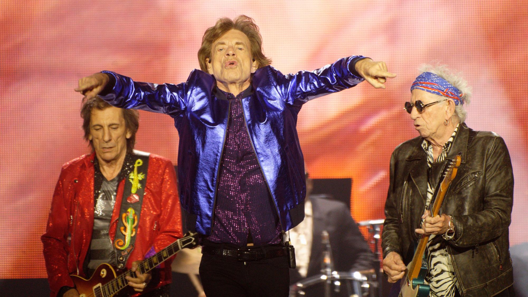 Mick Jagger mit Ron Wood (l.) und Keith Richards (r.) beim Auftritt in Gelsenkirchen im vergangenen Jahr.