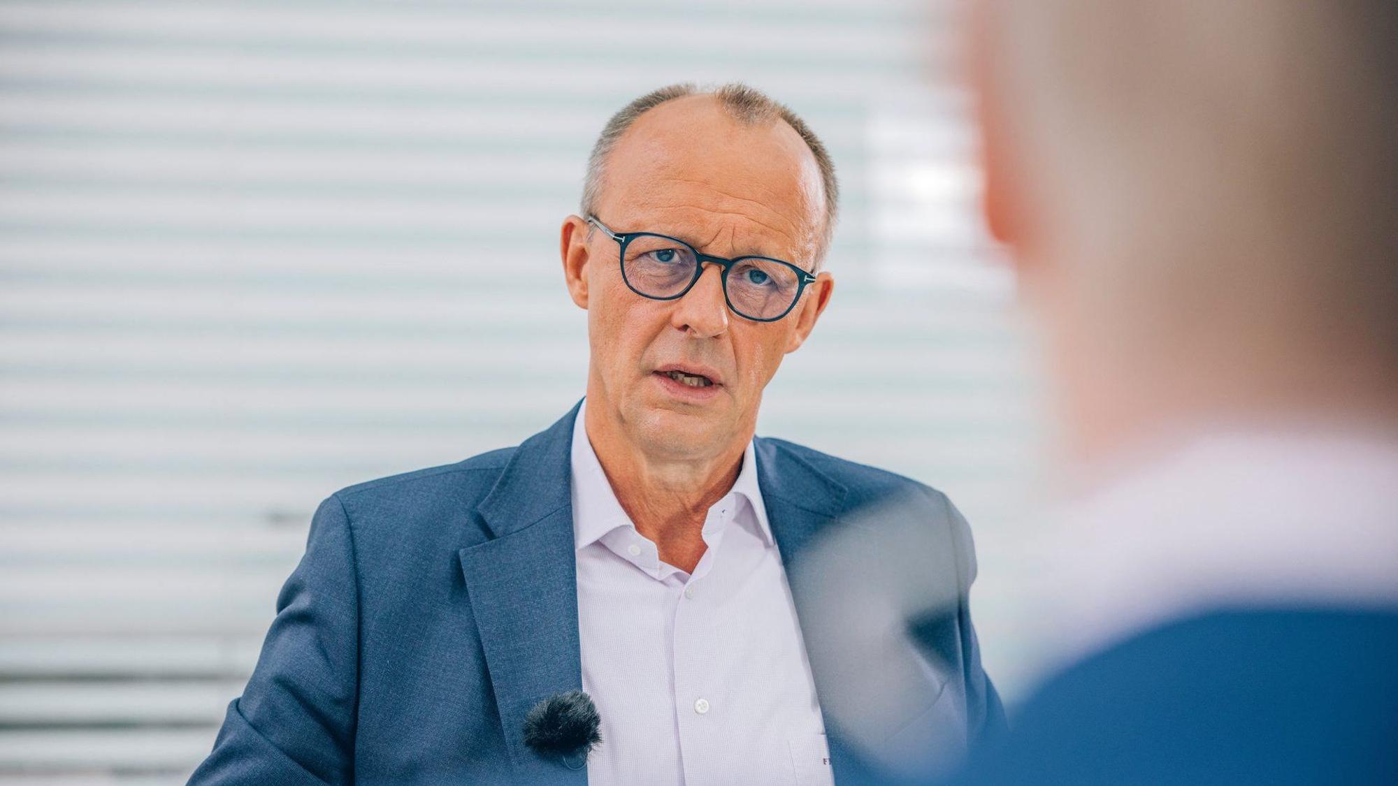 Der CDU-Vorsitzende Friedrich Merz im Sommerinterview mit dem Fernsehsender ZDF.