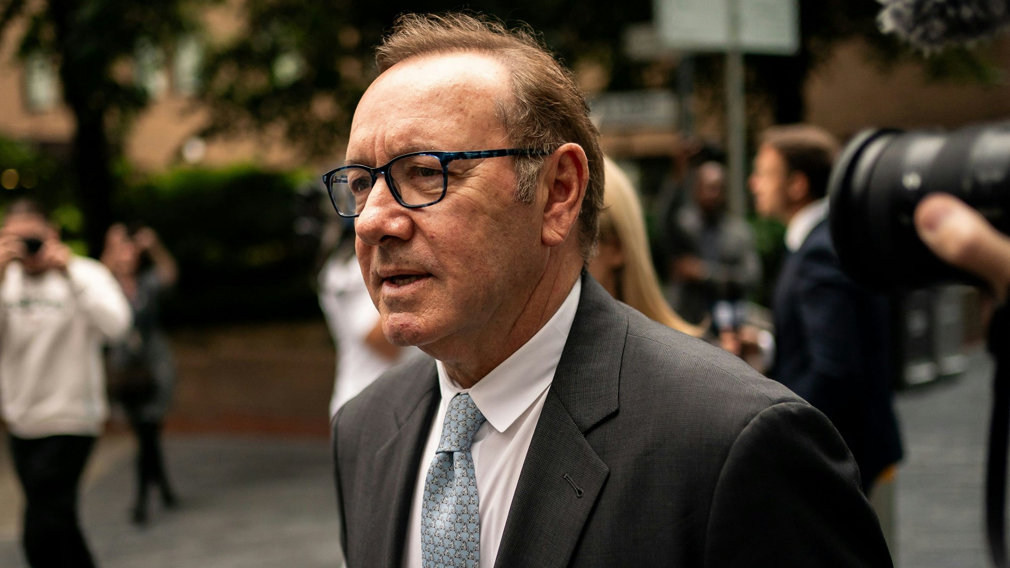 Kevin Spacey, Schauspieler aus den USA, verlässt den Southwark Crown Court. Schauspieler Kevin Spacey (63) steht seit rund einem Monat wegen mutmaßlicher sexueller Übergriffe in London vor Gericht. Nun nähert sich das Verfahren dem Ende.