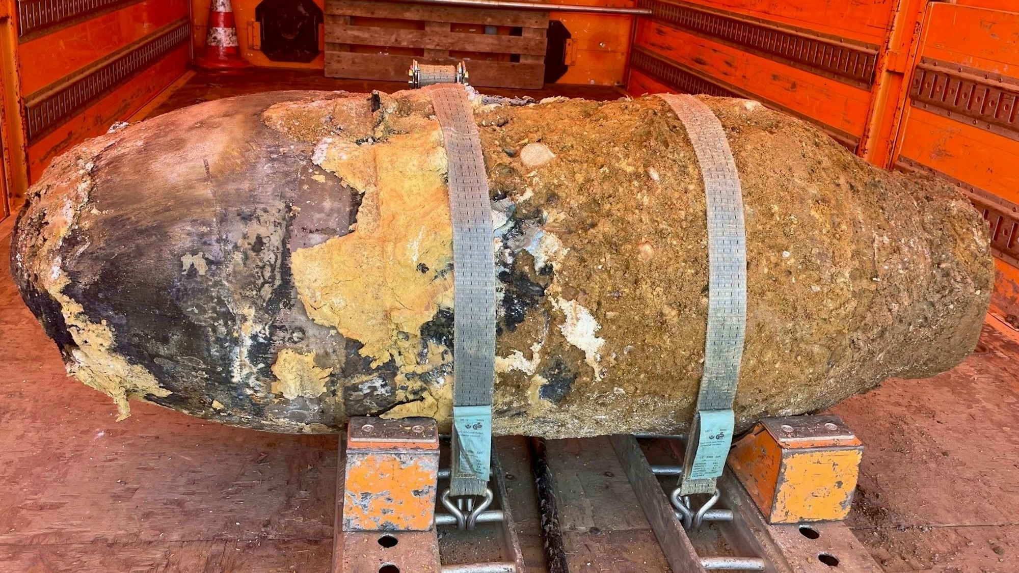 Das Bild zeigt den unschädlich gemachten Blindgänger aus Euskirchen.