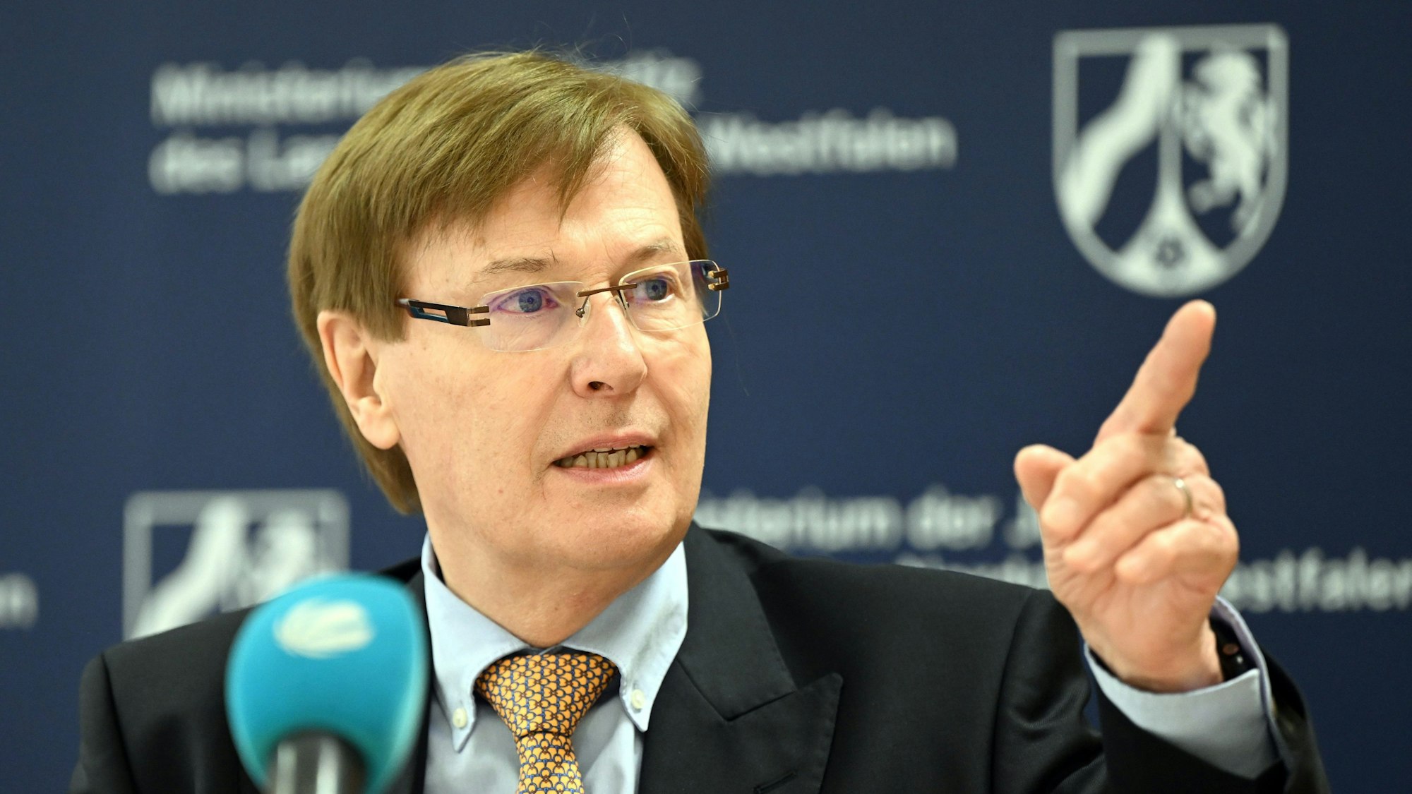 Warnt vor Niederlage gegen Cum-Ex-Betrüger: Peter Biesenbach (CDU), Ex-Justizminister von Nordrhein-Westfalen.