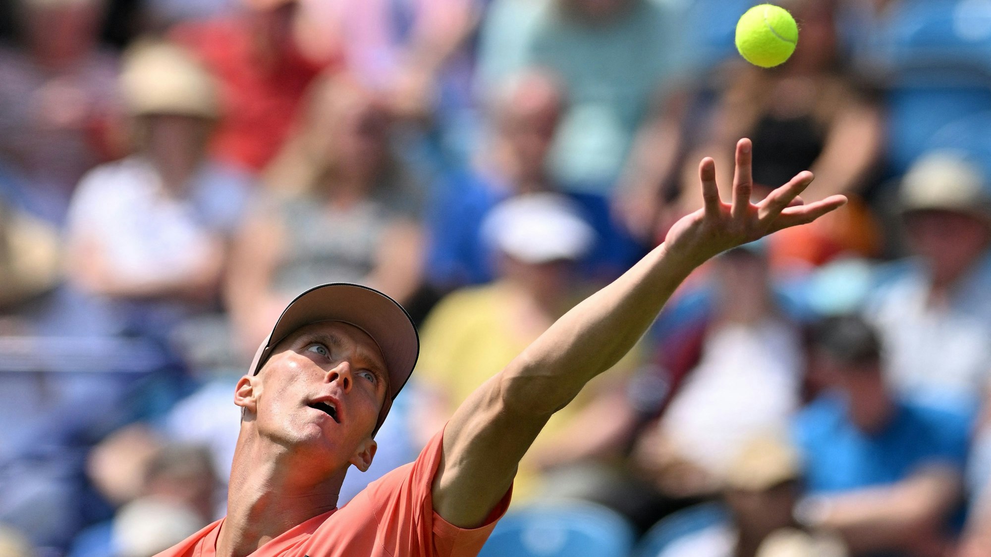 Britain's Jan Choinski throws the ball to serve against Britain's Liam Broady during their men's singles round of 32 tennis match at the Rothesay Eastbourne International tennis tournament in Eastbourne, southern England, on June 27, 2023. (Photo by Glyn KIRK / AFP)