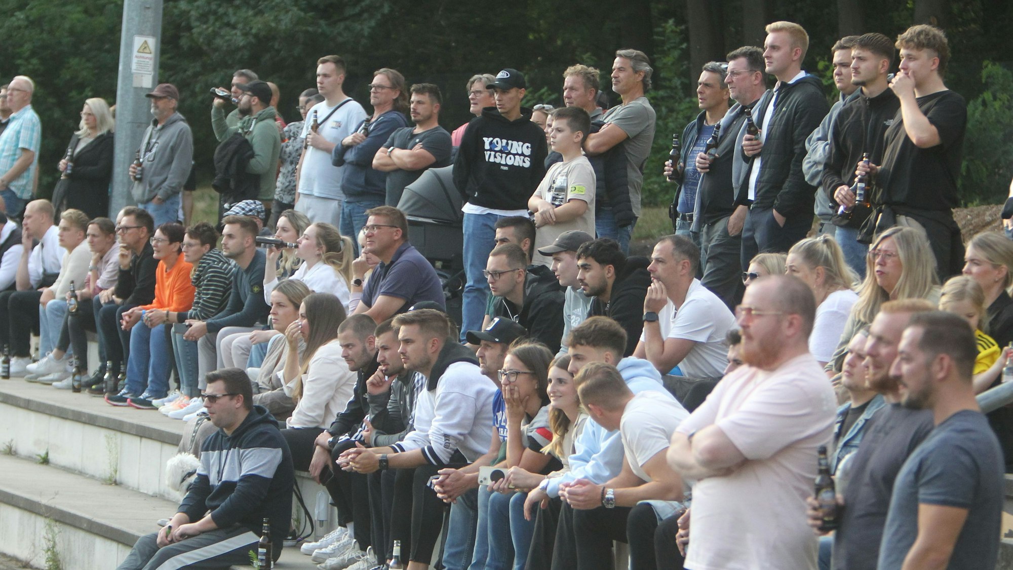 Gut besucht war das Landesliga-Duell zwischen Spich und Mondorf.