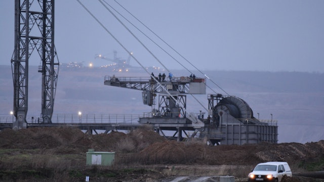 Das Bild zeigt Bagger im Tagebau Hambach.