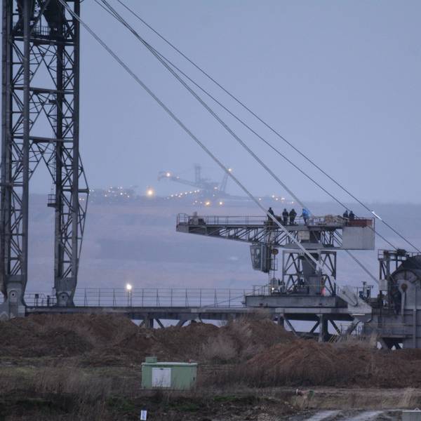 Das Bild zeigt Bagger im Tagebau Hambach.