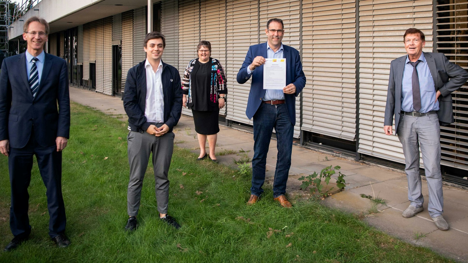 Das Bild zeigt die Vertreter von CDU, FDP und UWV bei der Vorstellung des Listenvertrages.