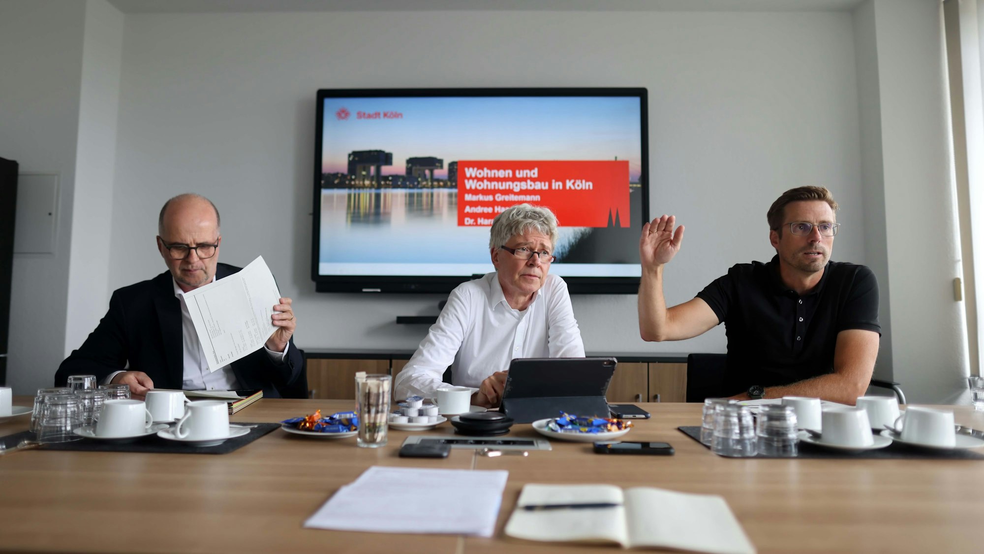 Markus Greitemann, Harald Rau und Andree Haack im Gespräch.