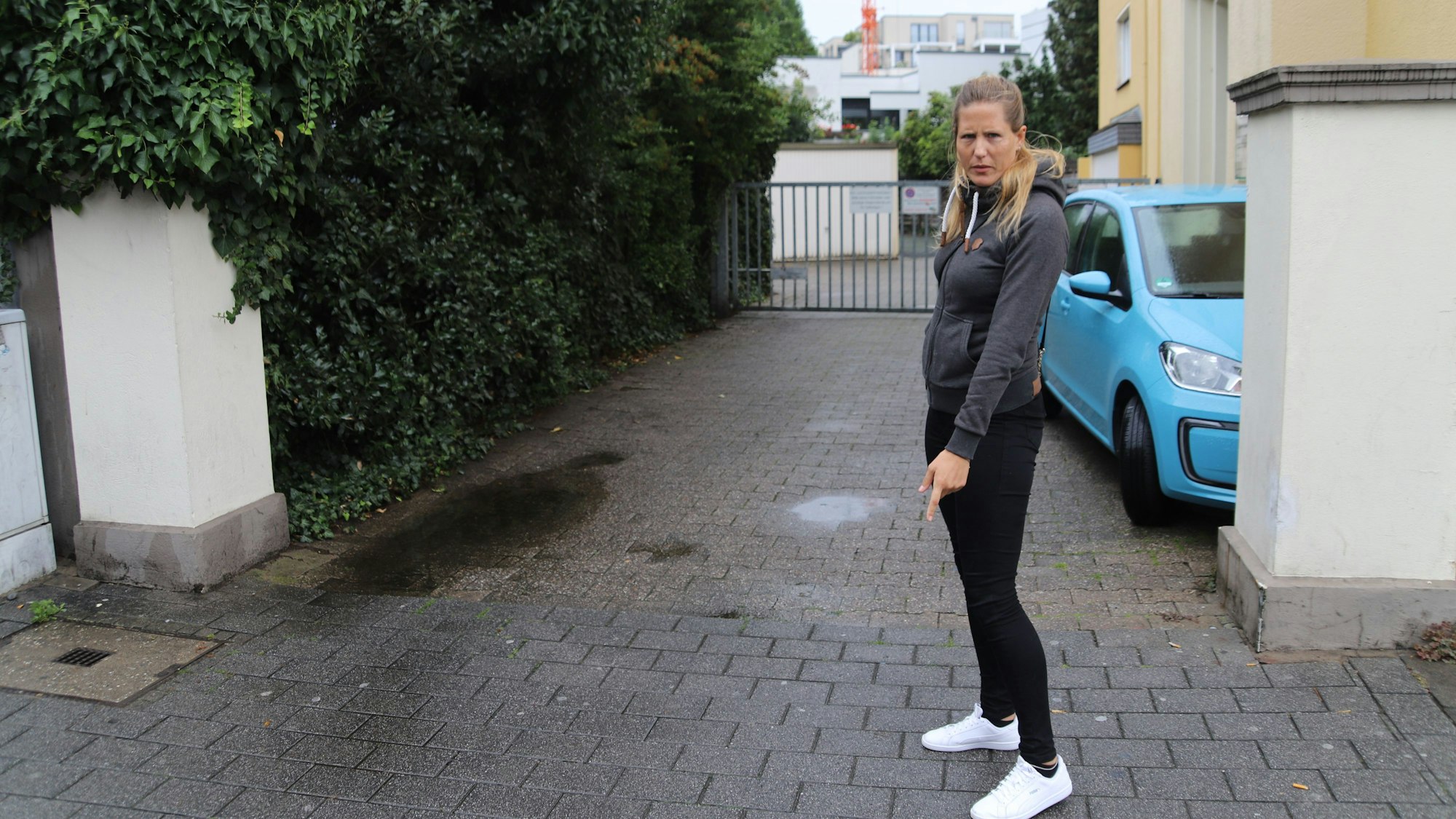 Der Hund von Julia Reich ist in der Nähe des Busbahnhofs von einem Rottweiler angefallen und tot gebissen worden.