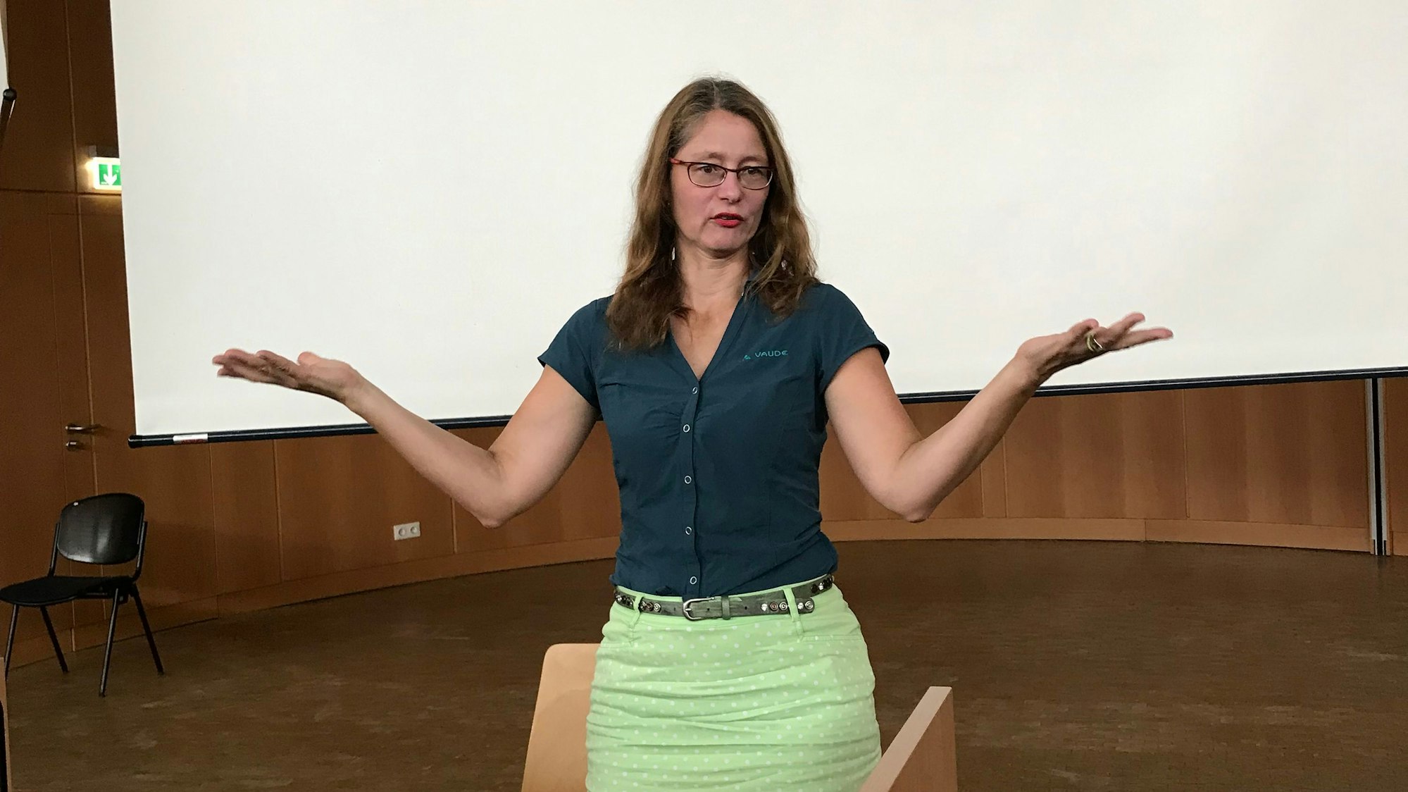 27.07.2023 Sankt Augustin/ Rheinbach: Maria-Christina Nimmerfroh ist Sozialpsychologin und lehrt an der Hochschule Bonn-Rhein-Sieg, dabei hat sie sich unter anderem mit der "Letzten Generation" beschäftigt.