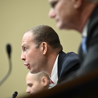 Ex-Geheimdienstoffizier David Grusch sagt in einer Anhörung vor dem US-Kongress aus. Grusch hatte behauptet, dass die USA ein geheimes UFO-Programm haben und in dessen Rahmen auch Alien-Überreste entdeckt hätten.